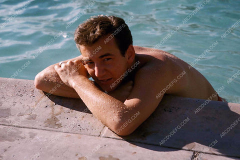 Bobby Darin all wet in the swimming pool 8b20-13806