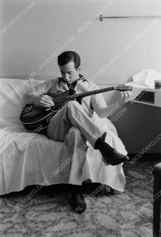 candid Bobby Darin w his guitar in the dressing room 8b20-13819