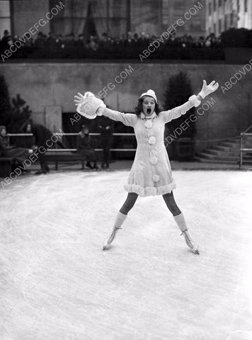Lucille Ball does some ice skating 8b20-14117