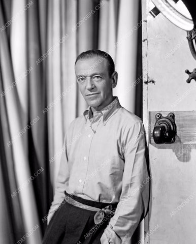 Fred Astaire takes it easy behind the scenes 8b20-14159