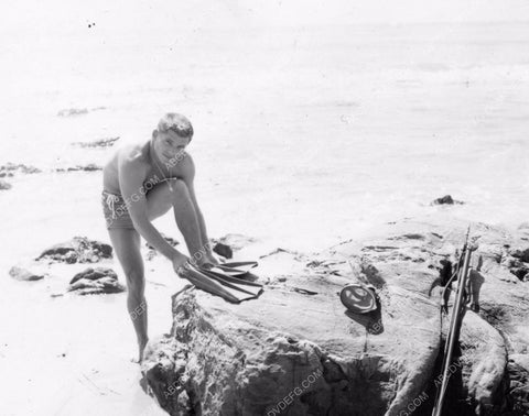 athletic Dewey Martin going to do some snorkling 8b20-14228