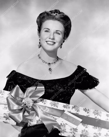 beautiful Deanna Durbin w Christmas present film Up in Central Park 8b20-14271