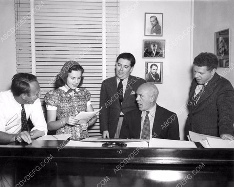 Joe Pasternak Deanna Durbin other studio execs music rehearsel 8b20-14278
