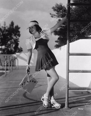 gorgeous Deanna Durbin in new spring fashion 8b20-14348