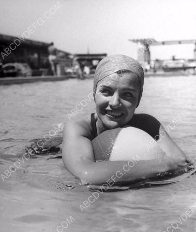 Ella Raines floating w beachball in the pool 8b20-14502
