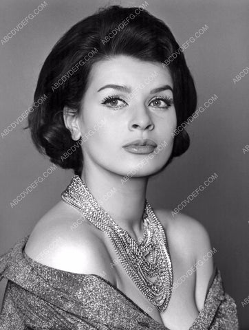 gorgeous Senta Berger w bare shoulders wrap 8b20-14760