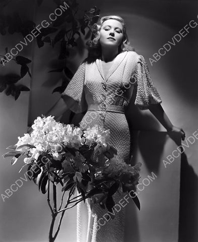 stylish pic Mary Carlisle with flowers 8b20-14772