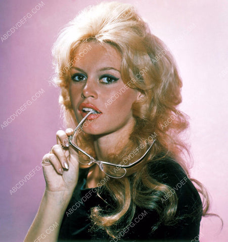 gorgeous Brigitte Bardot chewing on her glasses 8b20-14903