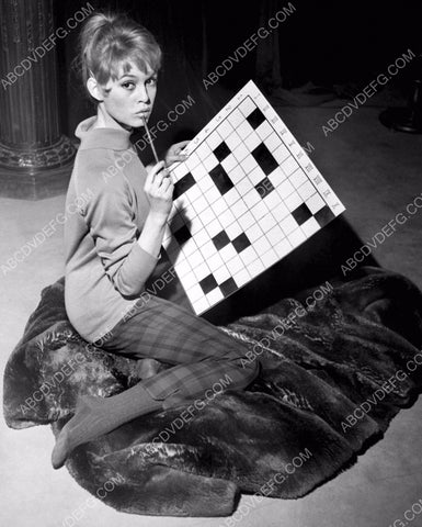 Brigitte Bardot doing a large crossword puzzle 8b20-14921
