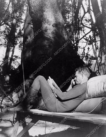 candid Charlton Heston does some reading on the set between takes 8b20-15004