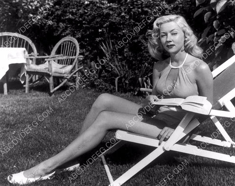 sexy Gloria Grahame getting some sun in the backyard 8b20-15033