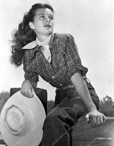 outdoors chic Gail Russell 8b20-15069