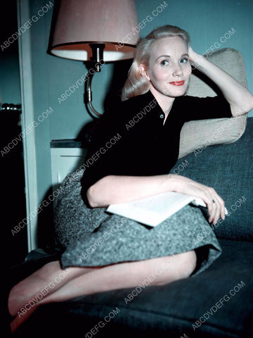 Eva Marie Saint caught reading a book 8b20-15120