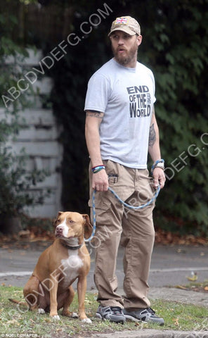 Tom Hardy takes his dog for a walk 8b20-15214