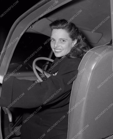 Geraldine Brooks getting in her car 8b20-15652