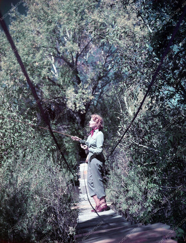 Greer Garson does a little fishing 8b20-15679