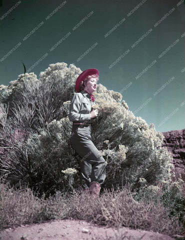 Greer Garson ready for some camping 8b20-15681