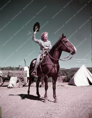 Greer Garson onhorseback 8b20-15682