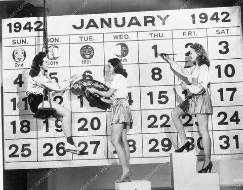 Helen Parrish and the girls get January 1942 new year calender ready 8b20-15749