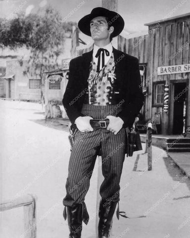 Hugh O'Brian on set portrait TV Wyatt Earp 8b20-15796