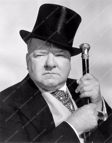 W.C. Fields in top hat with cane 8b20-16058