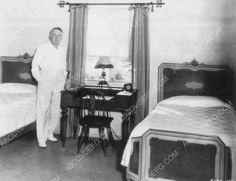 W.C. Fields gives magazine tour of home 8b20-16072