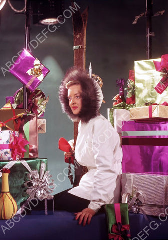 Bette Davis is ready for Christmas 8b20-16235