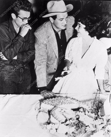 James Dean Rock Hudson Elizabeth Taylor cut cake on set film Giant 8b20-16327