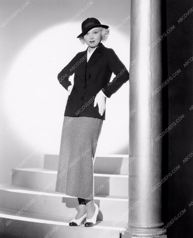Toby Wing full length fashion portrait 8b20-1641