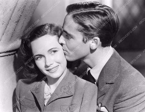Teresa Wright and I don't know who film Mrs. Miniver 8b20-1659