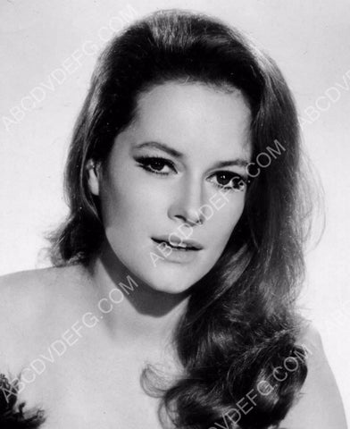 Luciana Paluzzi portrait 8b20-16743