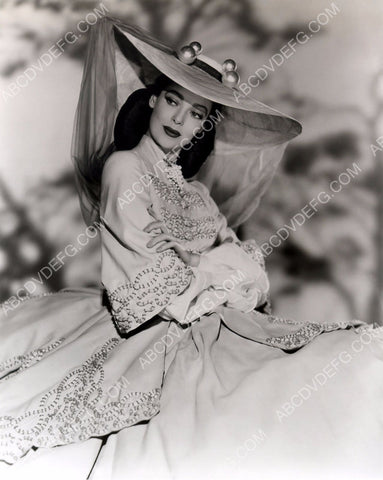 Loretta Young fashion portrait 8b20-1686