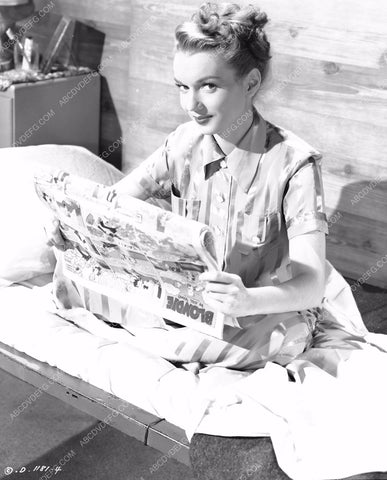 cute Gloria Jean reading the Blondie funny papers 8b20-16880