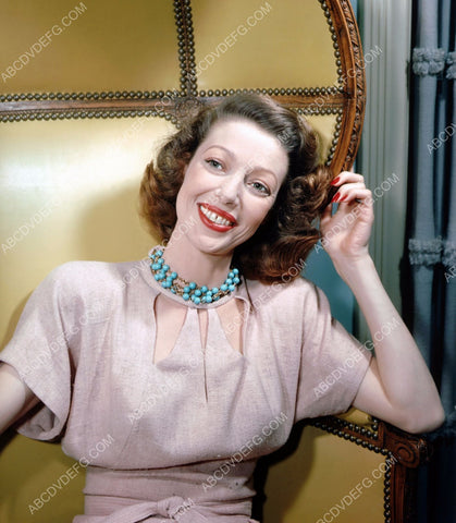 seated Loretta Young portrait 8b20-1688