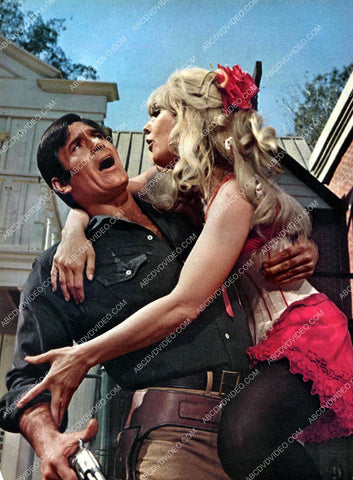 Clint Walker jumped by a chorus girl TV Cheyenne 8b20-16993