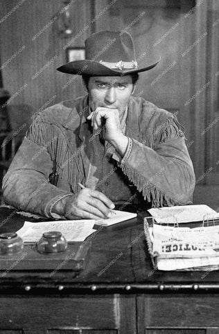 Clint Walker taking notes TV Cheyenne 8b20-17003