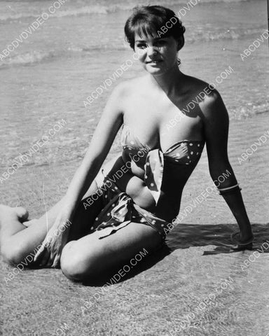 Claudia Cardinale at the beach in her new bikini 8b20-17193