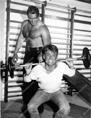 Clint Walker helps Will Hutchins in the weight room 8b20-17200