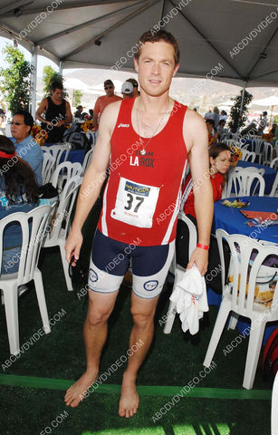 athletic Eric Close ready for competition 8b20-17367