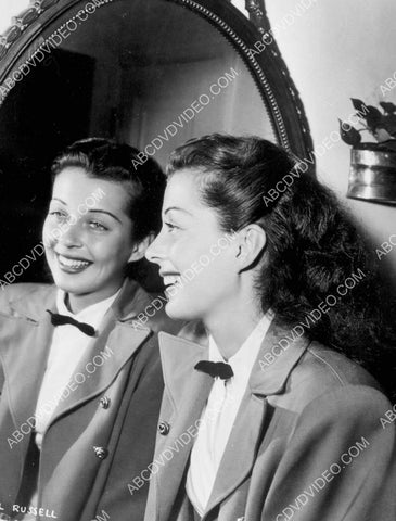 Gail Russell standing at the mirror 8b20-17425