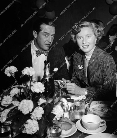 Robert Taylor Barbara Stanwyck dine out 8b20-17446
