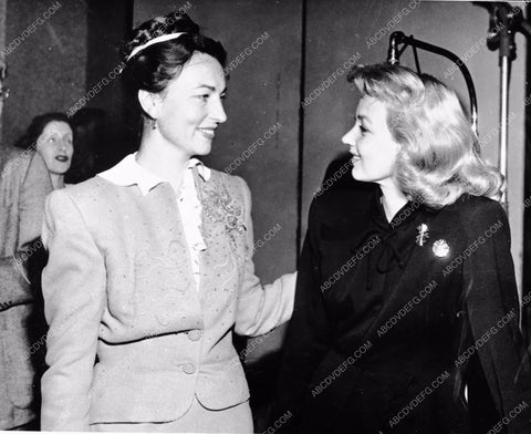 candid Agnes Moorehead and I don't lnow who 8b20-1776