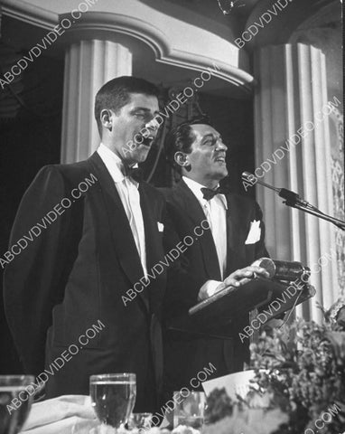 Jerry Lewis Dean Martin at the podium 8b20-17799
