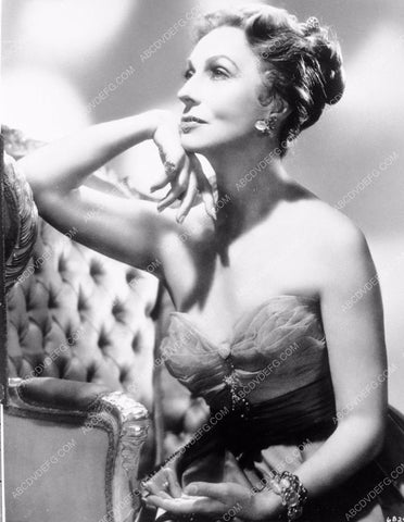 Agnes Moorehead profile portrait 8b20-1785