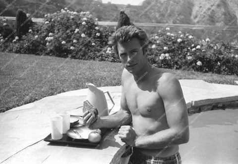 Clint Eastwood having lunch in the pool 8b20-17960