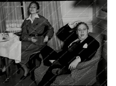 cool candid Agnes Moorehead Charles Laughton hang out together 8b20-1798