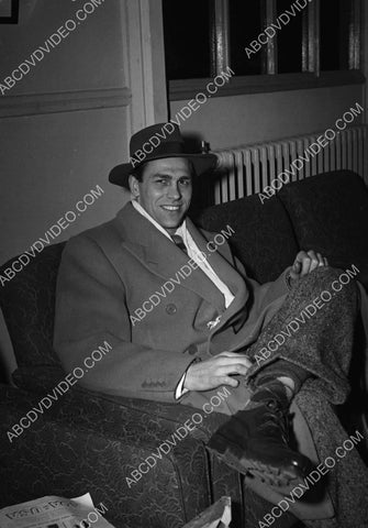cool candid Howard Keel 8b20-18006