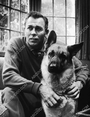 Howard Keel and his dog 8b20-18011