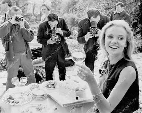Hayley Mills and a bunch of photographers 8b20-18098