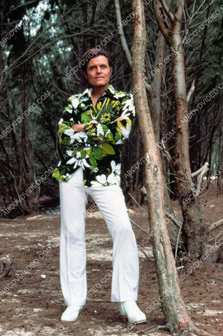 Jack Lord outdoors portrait 8b20-18138